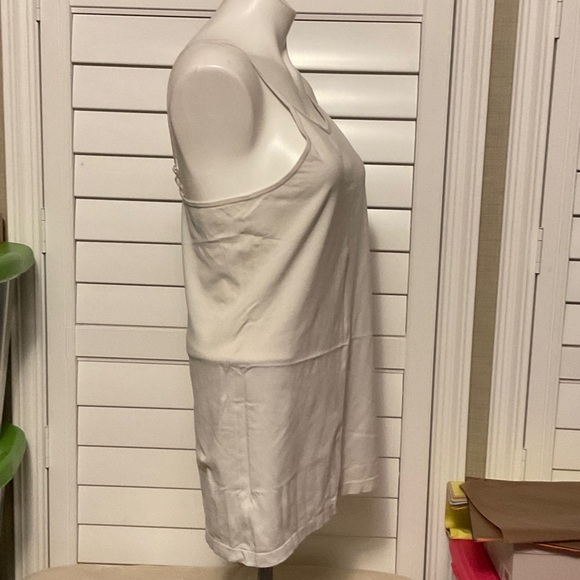 Chic White Camisole Top - Picture 2 of 5